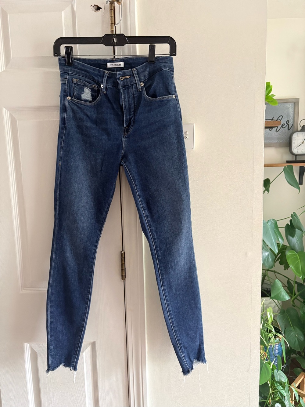 Good American Good Legs skinny, distressed hem. Style GLES899T, color Blue340.